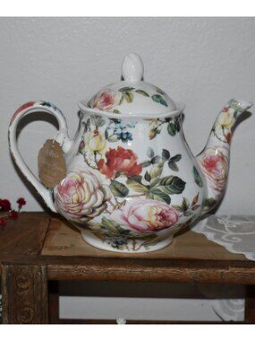 Kent Pottery Cottage Butterfly Rose Flower Garden Floral Kitchen Teapot